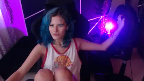 Snapshot of littlenami_ chatting on 10/24/25, 07:43 LAUREN online show from 10/24/25, 07:43