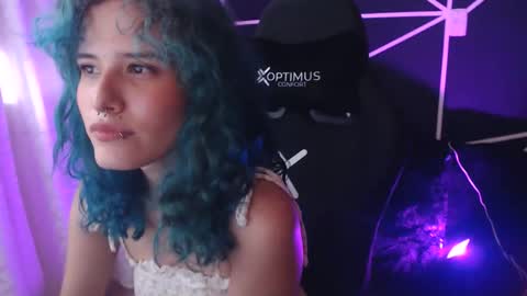 Snapshot of littlenami_ chatting on 10/27/25, 03:05 LAUREN online show from 10/27/25, 03:05