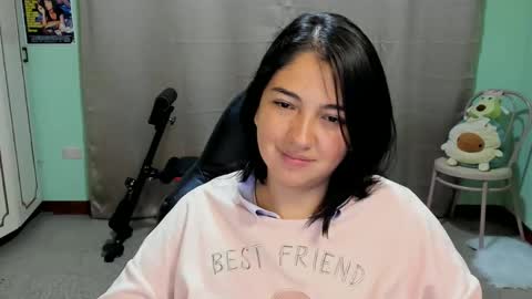 Mia  Wednesday to Sunday 730 am to 1030 am Colombian Hour D online show from 10/29/25, 04:59