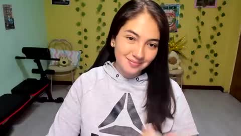 Snapshot of littleprety6969 chatting on 06/14/26, 05:31 Mia Wednesday to Sunday 730 am to 1030 am Colombian Hour D online show from 06/14/26, 05:31