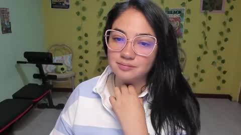 Snapshot of littleprety6969 chatting on 06/20/26, 04:48 Mia Wednesday to Sunday 730 am to 1030 am Colombian Hour D online show from 06/20/26, 04:48