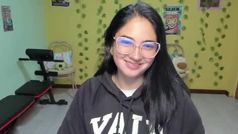 Snapshot of littleprety6969 chatting on 06/22/26, 02:35 Mia Wednesday to Sunday 730 am to 1030 am Colombian Hour D online show from 06/22/26, 02:35