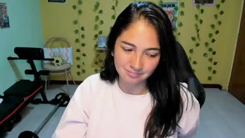 Snapshot of littleprety6969 chatting on 07/20/26, 01:42 Mia Wednesday to Sunday 730 am to 1030 am Colombian Hour D online show from 07/20/26, 01:42