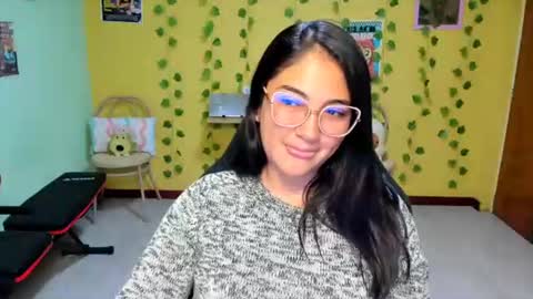 Snapshot of littleprety6969 chatting on 07/27/26, 02:18 Mia Wednesday to Sunday 730 am to 1030 am Colombian Hour D online show from 07/27/26, 02:18