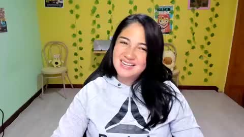 Snapshot of littleprety6969 chatting on 07/30/26, 04:00 Mia Wednesday to Sunday 730 am to 1030 am Colombian Hour D online show from 07/30/26, 04:00