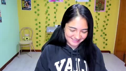 Snapshot of littleprety6969 chatting on 07/31/26, 02:11 Mia Wednesday to Sunday 730 am to 1030 am Colombian Hour D online show from 07/31/26, 02:11