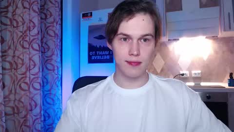 Snapshot of littlesadcabbage chatting on 12/19/25, 02:51 Sonnenschein online show from 12/19/25, 02:51