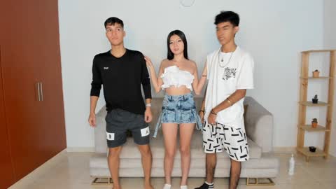 - Eileen - Izzy - Stiven online show from 02/04/25, 01:38