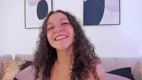 Snapshot of littlesoffi_gh chatting on 02/16/25, 05:26 online show from 02/16/25, 05:26