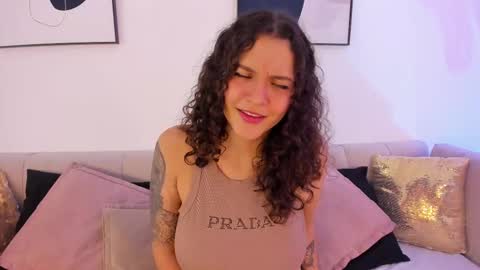 Snapshot of littlesoffi_gh chatting on 02/19/25, 02:34 online show from 02/19/25, 02:34