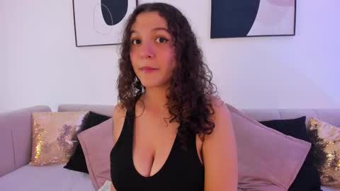 Snapshot of littlesoffi_gh chatting on 02/22/25, 02:41 online show from 02/22/25, 02:41