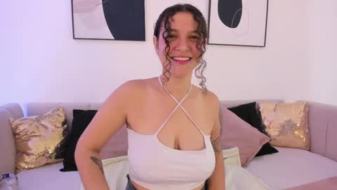 Snapshot of littlesoffi_gh chatting on 03/01/25, 12:01 online show from 03/01/25, 12:01