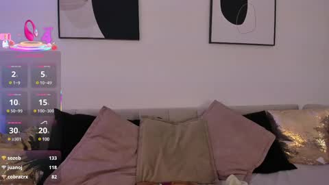 Snapshot of littlesoffi_gh chatting on 03/08/25, 02:40 online show from 03/08/25, 02:40