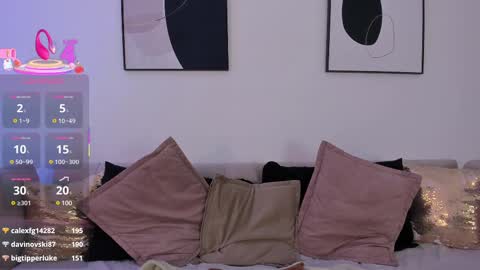 Snapshot of littlesoffi_gh chatting on 03/10/25, 02:37 online show from 03/10/25, 02:37