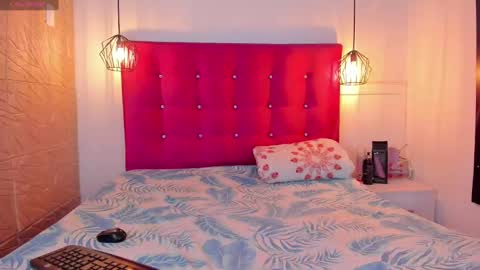 littlesophiie_ online show from 02/19/25, 02:55