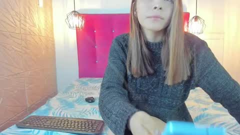 littlesophiie_ online show from 02/20/25, 10:16