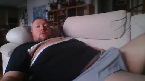 Snapshot of littlesubbear chatting on 11/21/25, 01:21 littlesubbear online show from 11/21/25, 01:21