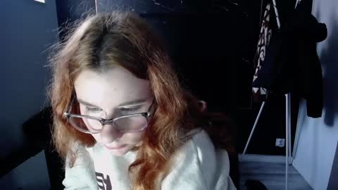 Snapshot of littleviki_ chatting on 12/21/24, 11:22 Viki online show from 12/21/24, 11:22