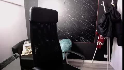 Snapshot of littleviki_ chatting on 02/18/25, 06:15 Viki online show from 02/18/25, 06:15
