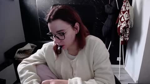 Snapshot of littleviki_ chatting on 10/18/25, 10:27 Viki online show from 10/18/25, 10:27