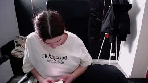 Viki online show from 11/24/25, 11:21