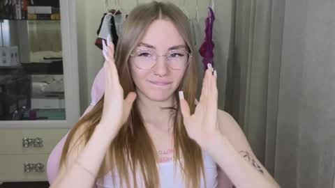 Eliana online show from 01/28/25, 02:21