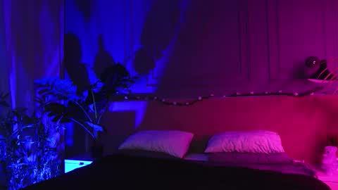 Liv 3 online show from 12/17/25, 03:18