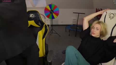 Sheryl online show from 12/04/25, 11:19