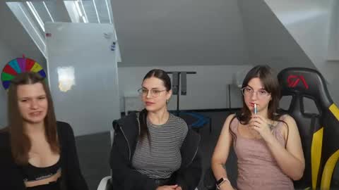 Snapshot of livehub054 chatting on 04/24/26, 10:18 Sheryl online show from 04/24/26, 10:18