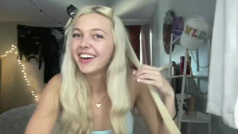 Livvy online show from 07/12/26, 09:06