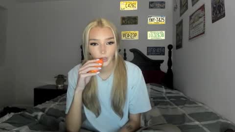 Livvy online show from 04/16/26, 04:57