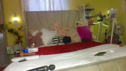 Snapshot of liyahs_lair chatting on 09/17/25, 06:26 liyah online show from 09/17/25, 06:26