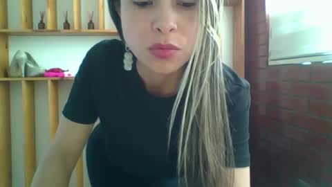 Snapshot of liz_28 chatting on 10/27/25, 04:00 liz_28 online show from 10/27/25, 04:00