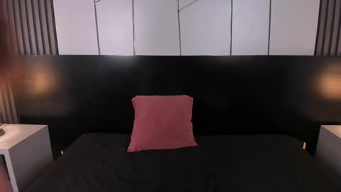 Snapshot of liz_goth chatting on 02/21/25, 01:33 Liz online show from 02/21/25, 01:33