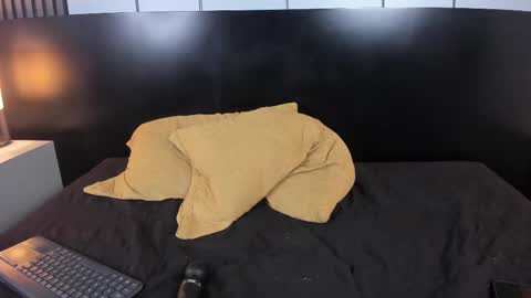 Snapshot of liz_goth chatting on 02/26/25, 04:14 Liz online show from 02/26/25, 04:14