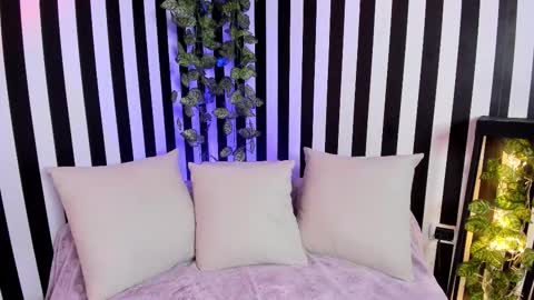 Snapshot of liz_goth chatting on 09/26/25, 12:09 Liz online show from 09/26/25, 12:09