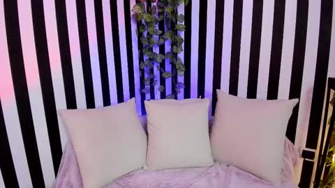 Snapshot of liz_goth chatting on 09/29/25, 12:10 Liz online show from 09/29/25, 12:10