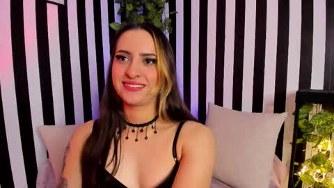 Snapshot of liz_goth chatting on 10/23/25, 01:38 Liz online show from 10/23/25, 01:38