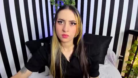 Snapshot of liz_goth chatting on 11/02/25, 02:36 Liz online show from 11/02/25, 02:36