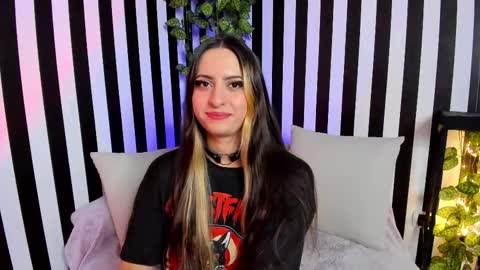 Snapshot of liz_goth chatting on 01/06/26, 02:32 Liz online show from 01/06/26, 02:32