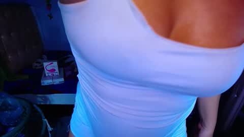 Snapshot of liz_tyler chatting on 06/05/26, 10:48 Liz Tyler online show from 06/05/26, 10:48