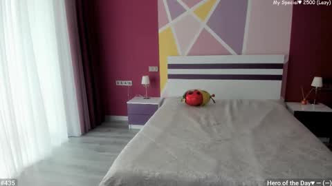 Girl next door online show from 09/10/25, 11:43