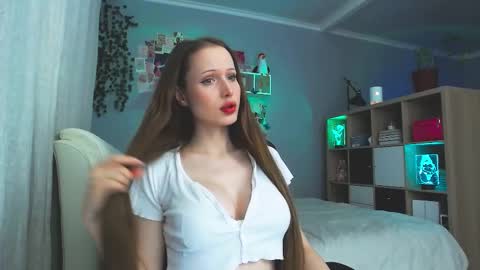 Lisa online show from 11/18/25, 07:35