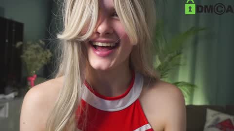 Snapshot of lizbethcoll chatting on 01/08/25, 07:24 Sunnheart online show from 01/08/25, 07:24