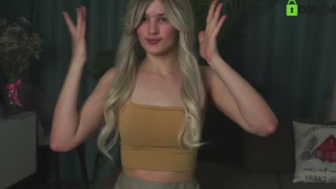 Snapshot of lizbethcoll chatting on 01/18/25, 10:28 Sunnheart online show from 01/18/25, 10:28