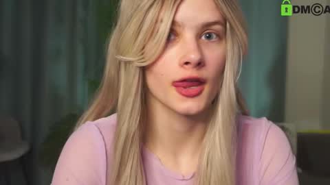 Snapshot of lizbethcoll chatting on 02/11/25, 05:18 Sunnheart online show from 02/11/25, 05:18