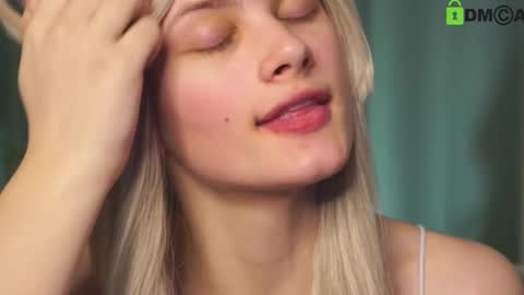 Snapshot of lizbethcoll chatting on 02/12/25, 10:26 Sunnheart online show from 02/12/25, 10:26