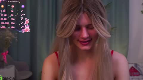 Snapshot of lizbethcoll chatting on 03/04/25, 05:24 Sunnheart online show from 03/04/25, 05:24