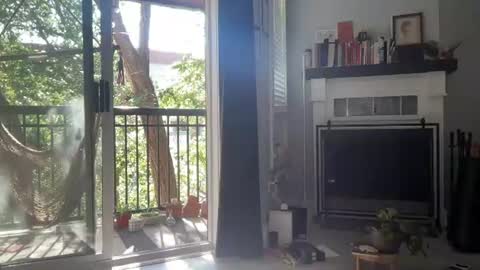 Snapshot of lizmreow chatting on 07/15/26, 10:59 Liselle online show from 07/15/26, 10:59