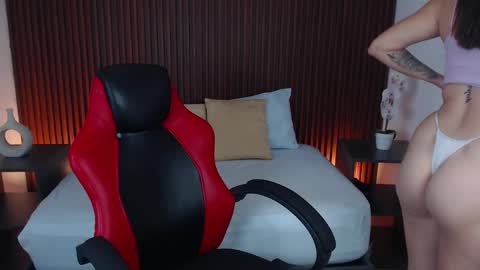 Snapshot of lizowenn_ chatting on 01/08/25, 12:37 LIZETH online show from 01/08/25, 12:37